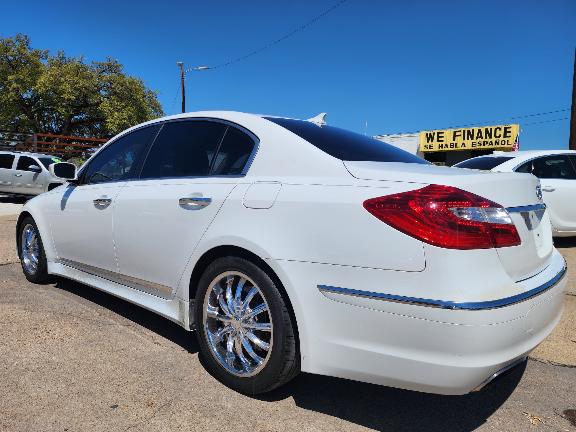 2013 WHITE Hyundai Genesis 3.8L (KMHGC4DD1DU) with an 3.8L V6 DOHC 24V engine, 6-Speed Automatic transmission, located at 2660 S.Garland Avenue	, Garland, TX, 75041, (469) 298-3118, 32.885387, -96.656776 - CASH$$$$$$ CAR!!!! This is a SUPER CLEAN 2013 HYUNDAI GENESIS 3.8L SEDAN! SUPER CLEAN! PUSH START! HEATED/LEATHER SEATS! BLUETOOTH Great Gas Mileage! Come in for a test drive today. We are open from 10am-7pm Monday-Saturday. Call us with any questions at 469.202.7468, or email us at DallasAuto - Photo #5